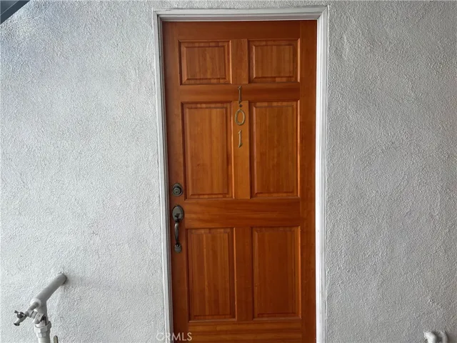 18645 Hatteras Street 101, Tarzana, California 91356