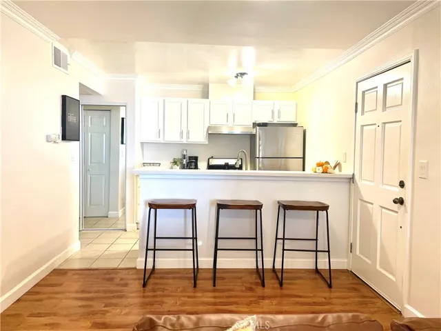18645 Hatteras Street 101, Tarzana, California 91356