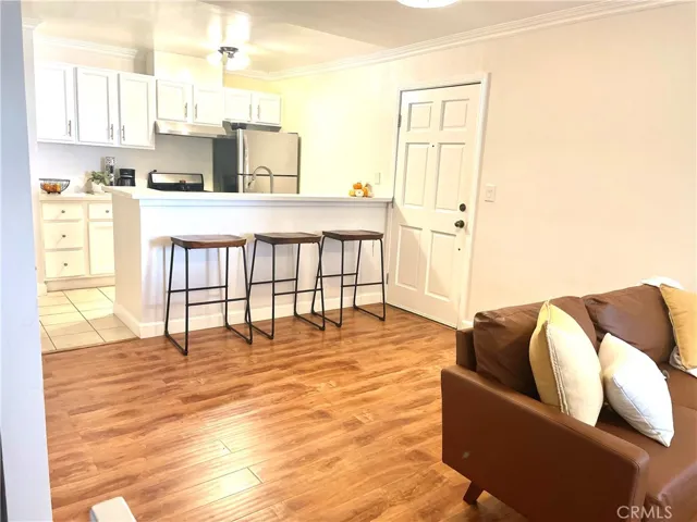18645 Hatteras Street 101, Tarzana, California 91356