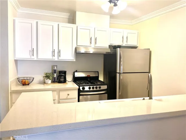 18645 Hatteras Street 101, Tarzana, California 91356