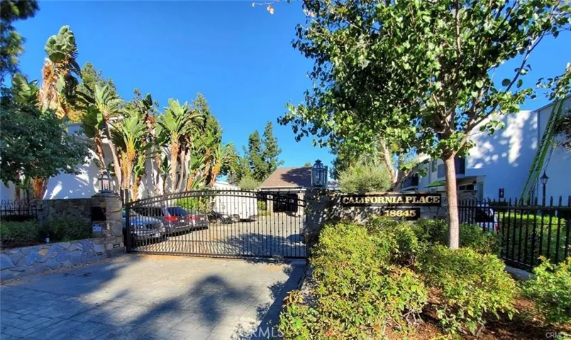 18645 Hatteras Street 101, Tarzana, California 91356