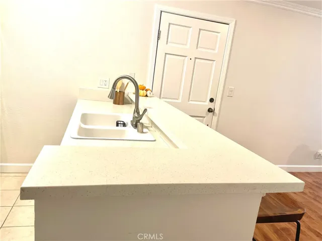 18645 Hatteras Street 101, Tarzana, California 91356