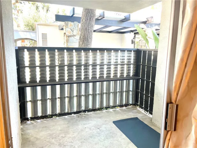 18645 Hatteras Street 101, Tarzana, California 91356