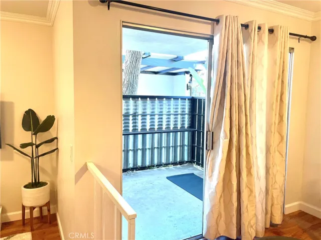 18645 Hatteras Street 101, Tarzana, California 91356