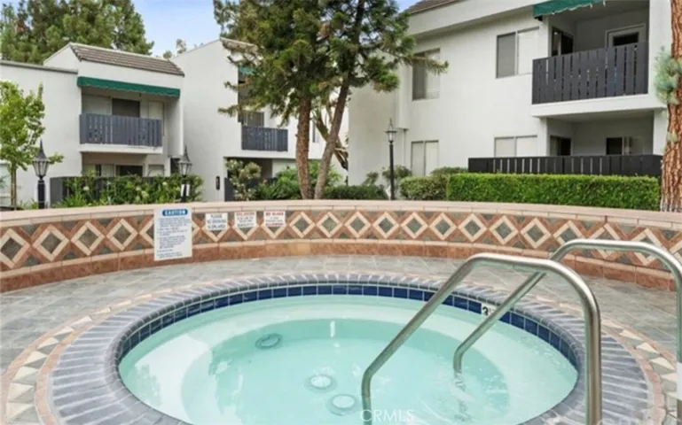18645 Hatteras Street 101, Tarzana, California 91356