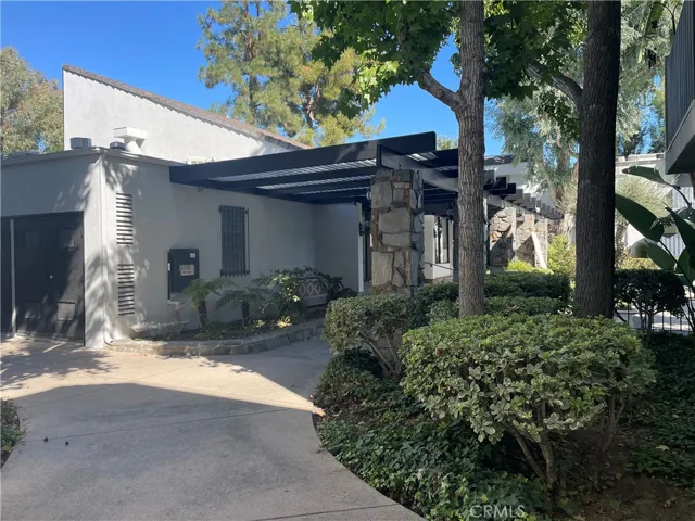 18645 Hatteras Street 101, Tarzana, California 91356