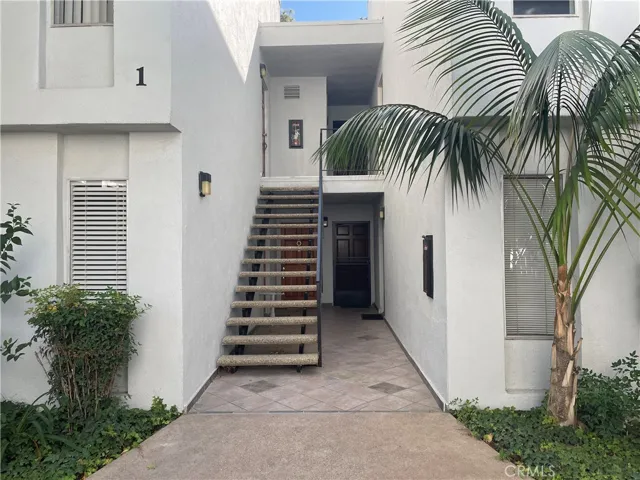 18645 Hatteras Street 101, Tarzana, California 91356