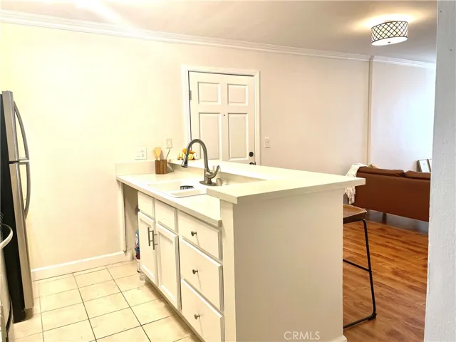 18645 Hatteras Street 101, Tarzana, California 91356