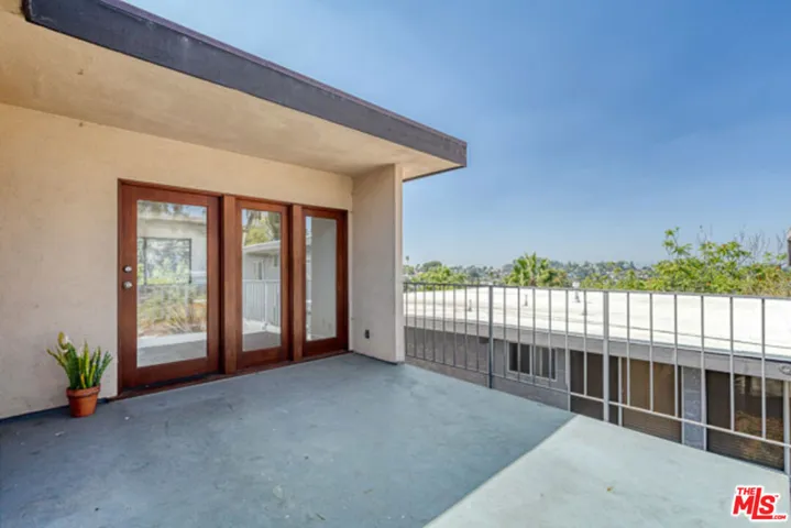 2253 Moore Street, Los Angeles, California 90039
