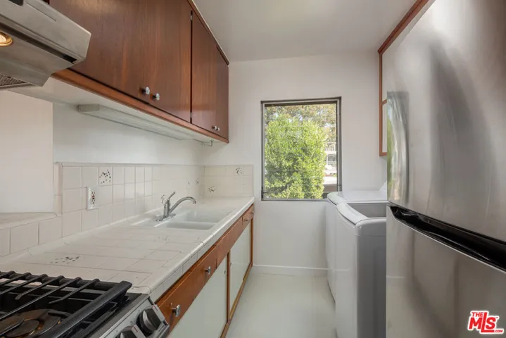 2253 Moore Street, Los Angeles, California 90039