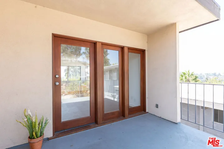2253 Moore Street, Los Angeles, California 90039