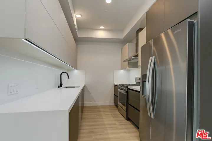 3833 Dunn 401, Culver City, California 90232