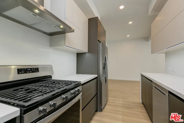 3833 Dunn 401, Culver City, California 90232