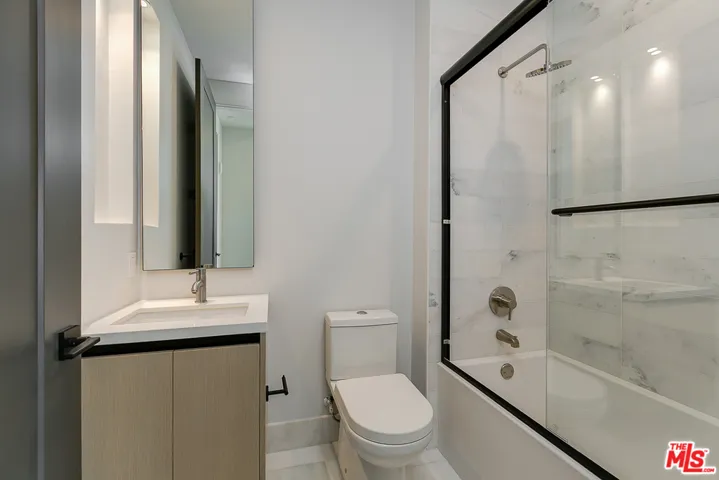 3833 Dunn 401, Culver City, California 90232