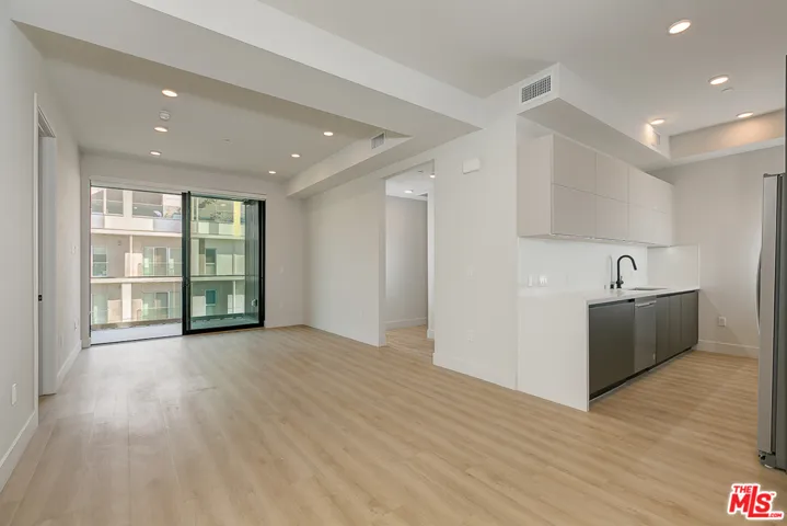3833 Dunn 401, Culver City, California 90232
