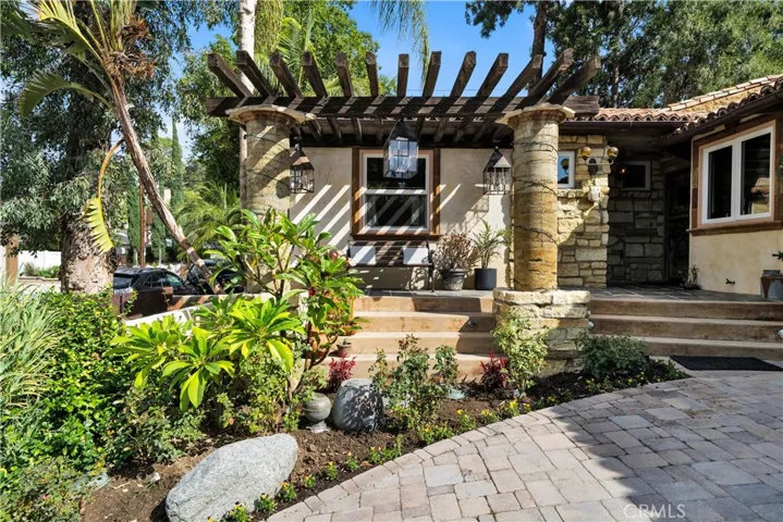 4984 Topanga Canyon Boulevard, Woodland Hills, California 91364