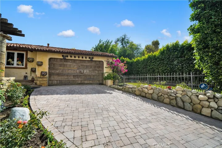 4984 Topanga Canyon Boulevard, Woodland Hills, California 91364