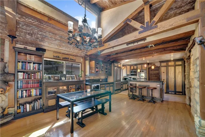 4984 Topanga Canyon Boulevard, Woodland Hills, California 91364