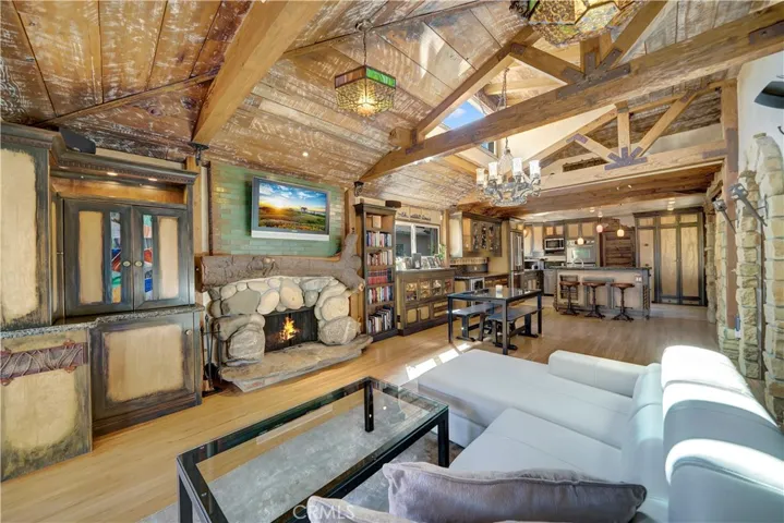 4984 Topanga Canyon Boulevard, Woodland Hills, California 91364