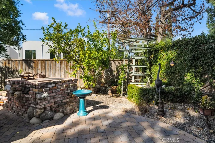 4984 Topanga Canyon Boulevard, Woodland Hills, California 91364