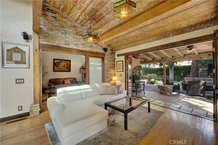 4984 Topanga Canyon Boulevard, Woodland Hills, California 91364