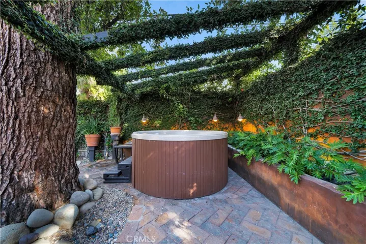 4984 Topanga Canyon Boulevard, Woodland Hills, California 91364