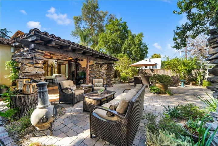 4984 Topanga Canyon Boulevard, Woodland Hills, California 91364