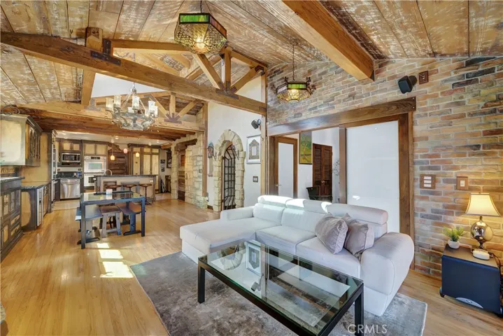 4984 Topanga Canyon Boulevard, Woodland Hills, California 91364