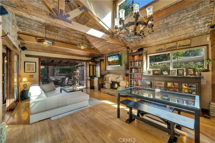 4984 Topanga Canyon Boulevard, Woodland Hills, California 91364