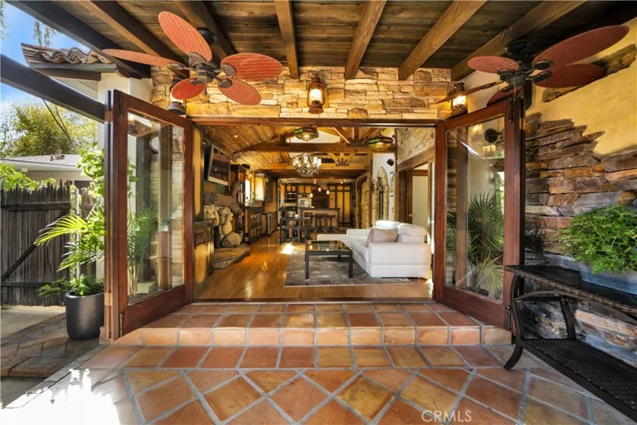4984 Topanga Canyon Boulevard, Woodland Hills, California 91364