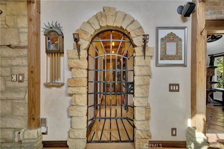 4984 Topanga Canyon Boulevard, Woodland Hills, California 91364