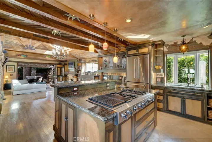 4984 Topanga Canyon Boulevard, Woodland Hills, California 91364