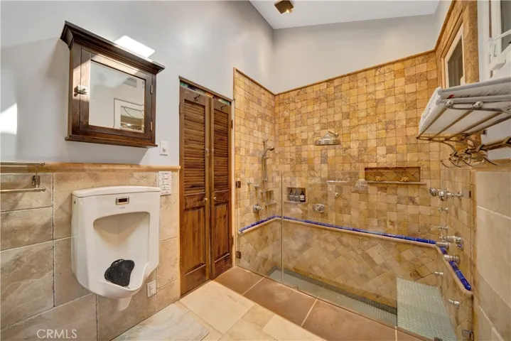4984 Topanga Canyon Boulevard, Woodland Hills, California 91364