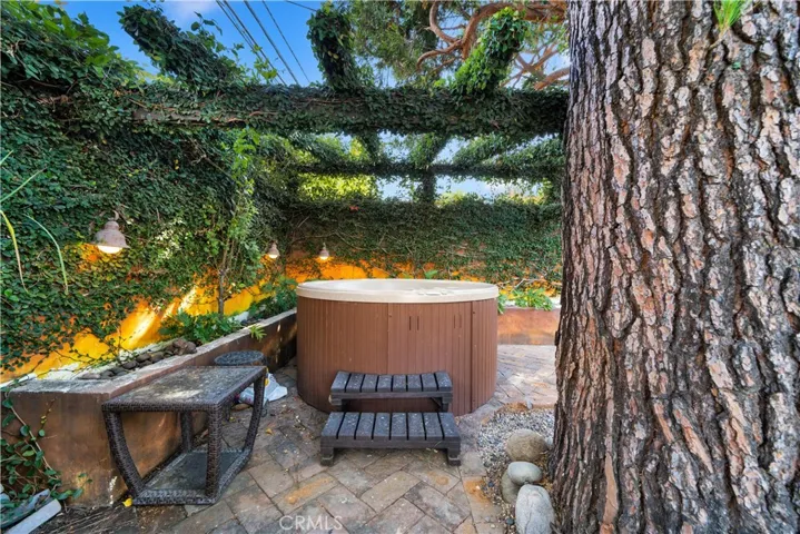 4984 Topanga Canyon Boulevard, Woodland Hills, California 91364
