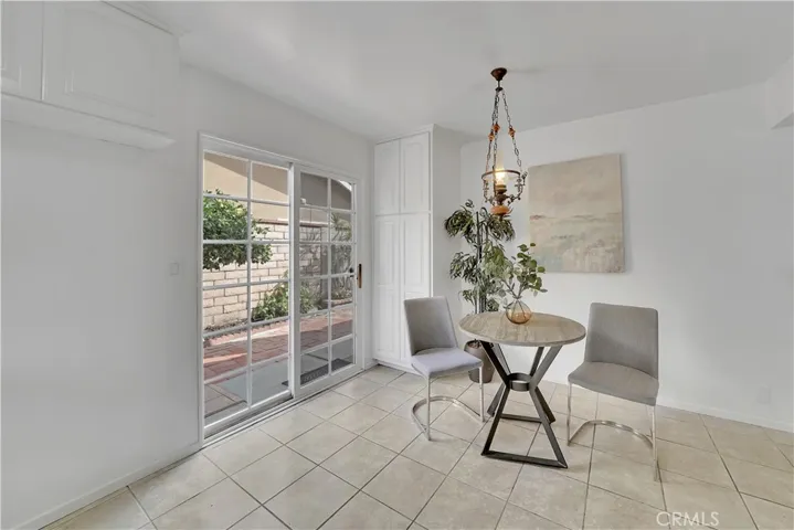 Large eat-in area with pantry