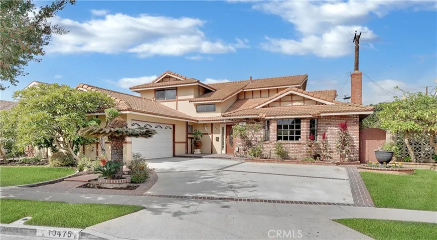 Great curb appeal! 5 bedroom 2.5 bathrooms with master bedroom and another guest bedroom downstairs on large lot with cul de sac location.
