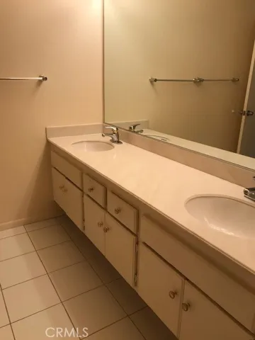 Dual sink vanity in Master bath
