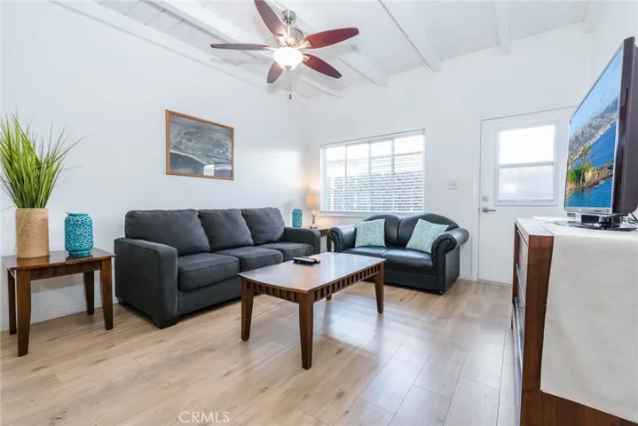 Back Unit Living Room