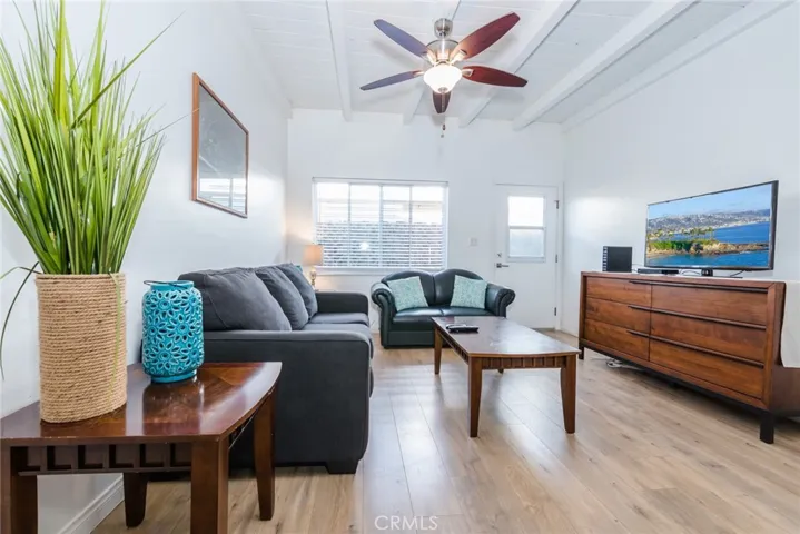 Back Unit Living Room