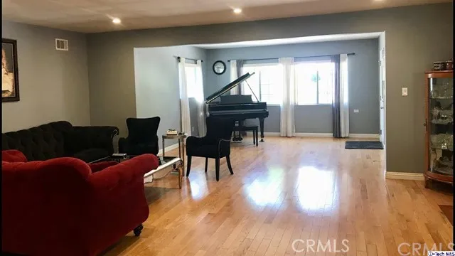 1711 Capistrano Circle, Glendale, California 91208