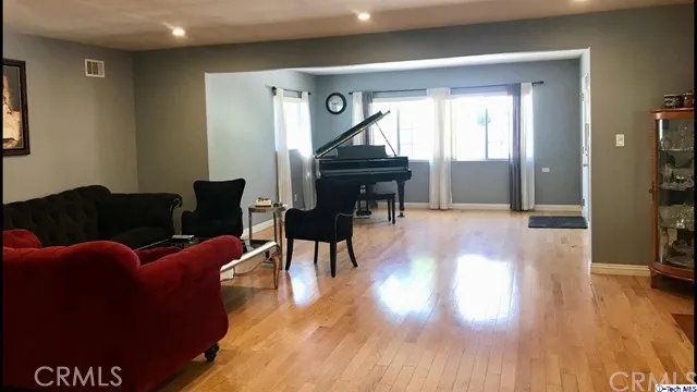 1711 Capistrano Circle, Glendale, California 91208
