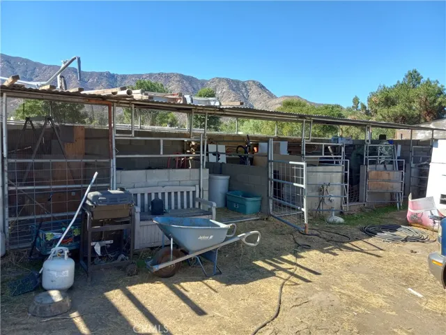 Lots if built in pens, perfect for goats, chickens, pigs, etc.