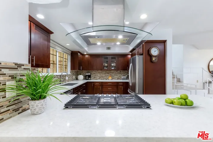 1018 N Sunset Canyon Drive, Burbank, California 91504