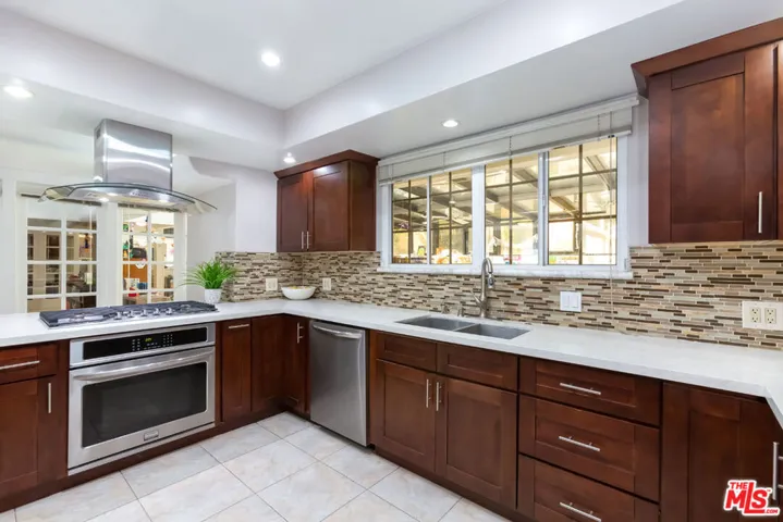 1018 N Sunset Canyon Drive, Burbank, California 91504
