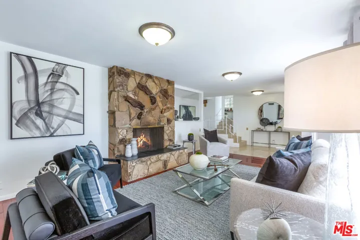 1018 N Sunset Canyon Drive, Burbank, California 91504