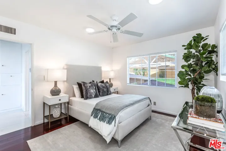1018 N Sunset Canyon Drive, Burbank, California 91504
