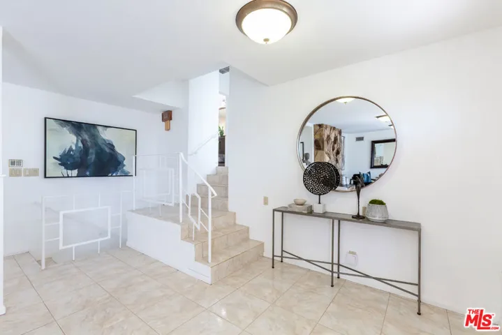 1018 N Sunset Canyon Drive, Burbank, California 91504