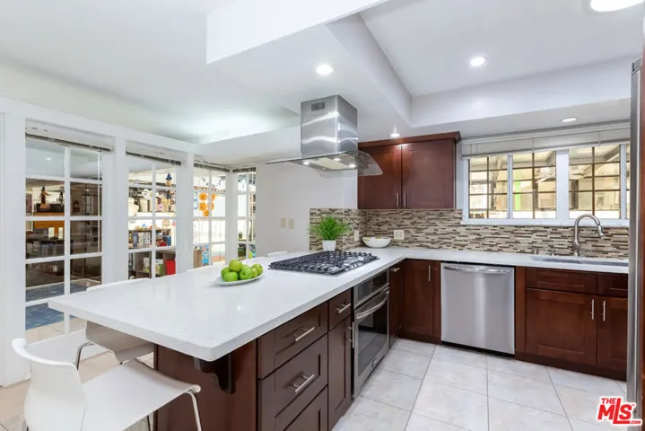 1018 N Sunset Canyon Drive, Burbank, California 91504