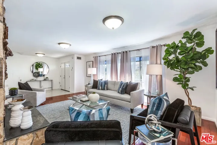 1018 N Sunset Canyon Drive, Burbank, California 91504