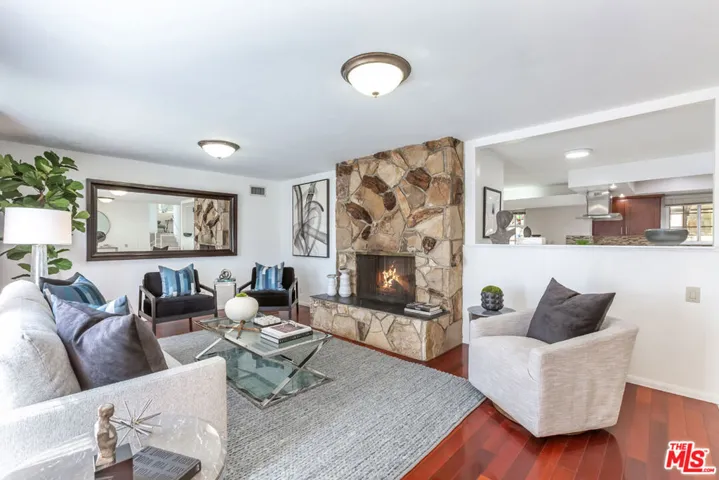 1018 N Sunset Canyon Drive, Burbank, California 91504